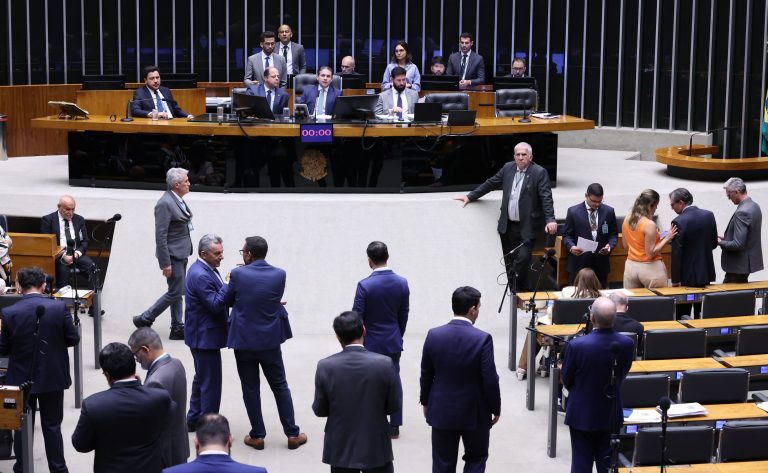 C&acirc;mara aprova aumento do adicional de fronteira em 2027