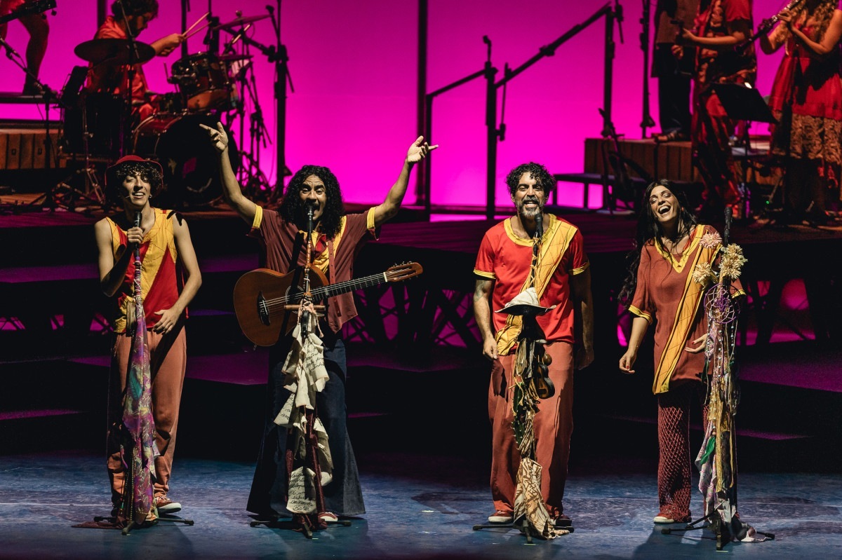 Moraes Musical Moreira, com a trajetória do cantor e compositor baiano, entra em cartaz no Teatro Carlos Gomes, no Rio